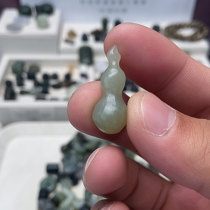 星***作和田玉未镶嵌颈饰