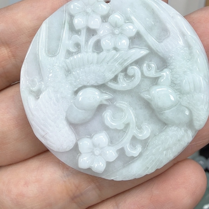 翡翠挂件未镶嵌翡翠