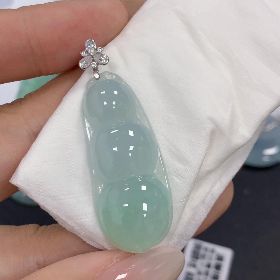 颈饰18K金镶嵌翡翠