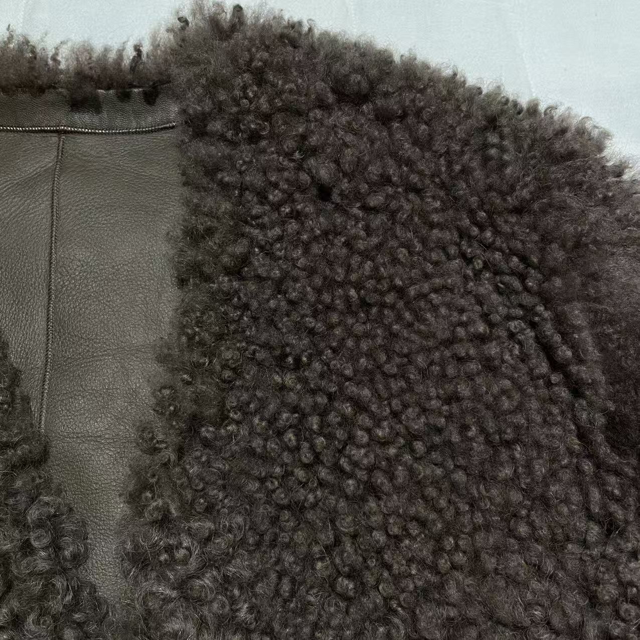 BANANA     |   真皮毛一体