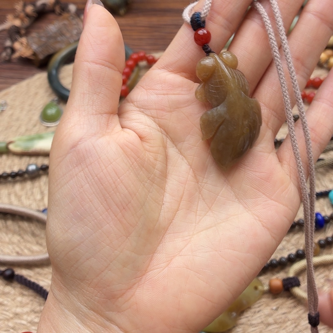 开***锁南红玛瑙未镶嵌颈饰