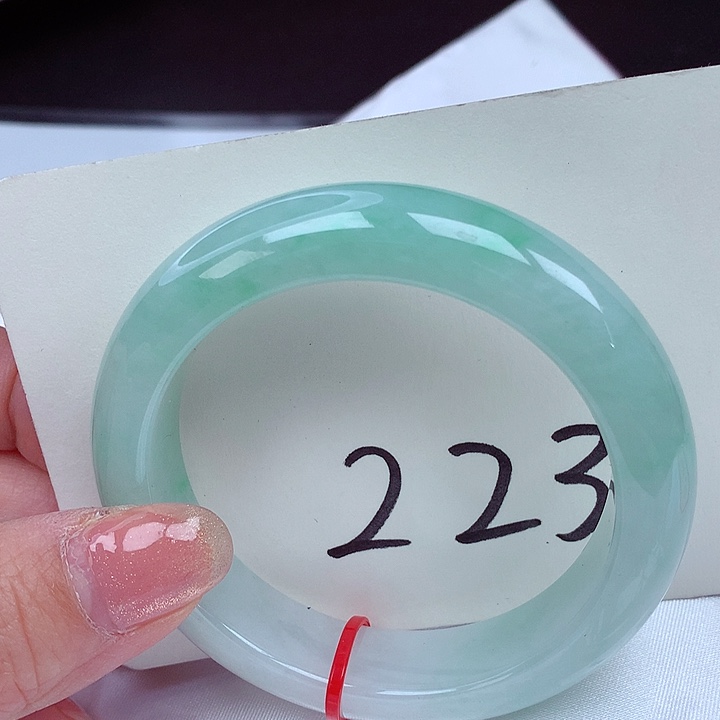 翡翠手镯未镶嵌翡翠