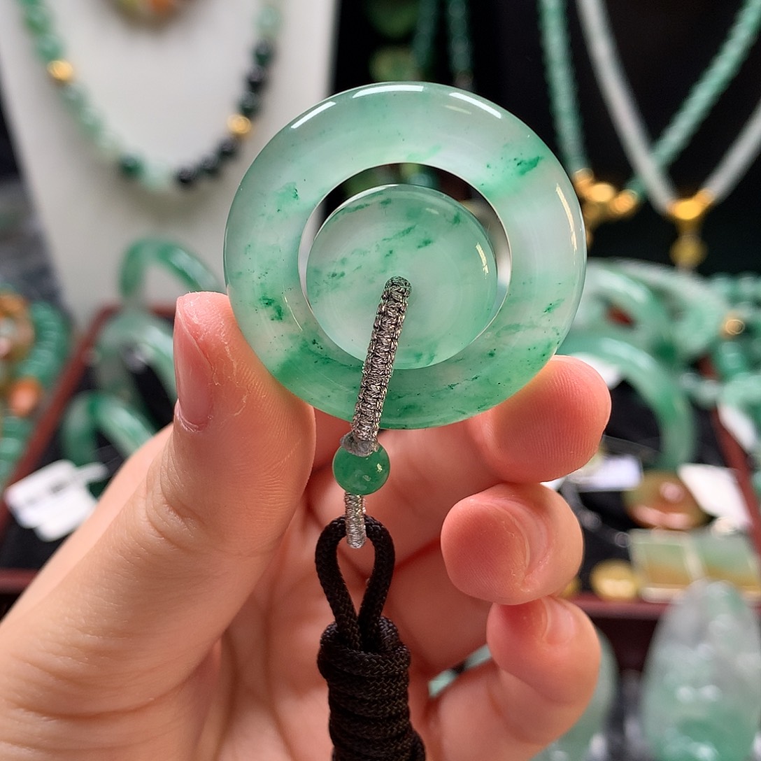 石英质玉未镶嵌吊坠