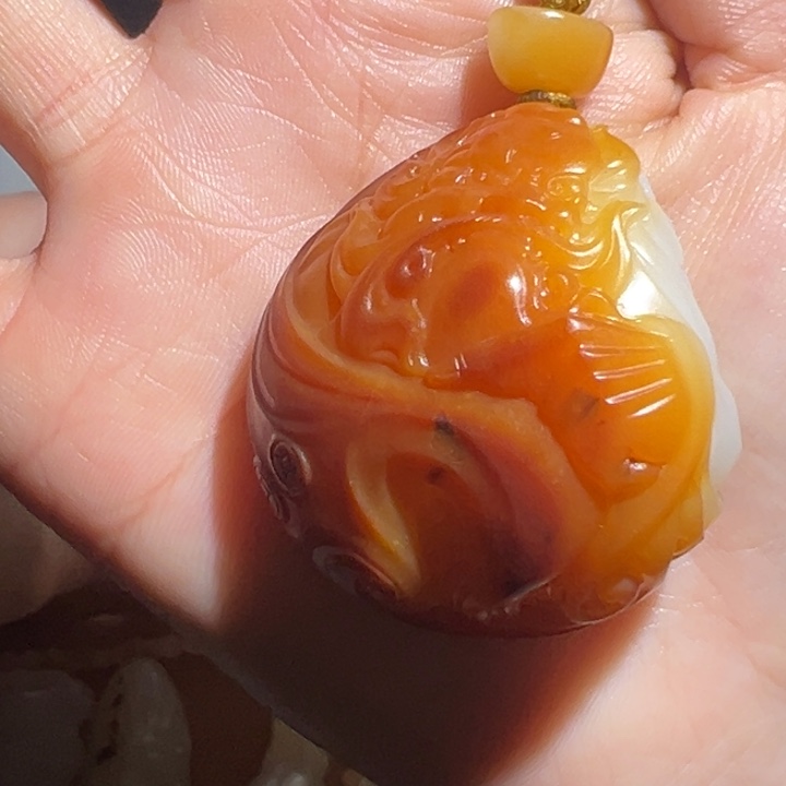 潇***！和田玉未镶嵌颈饰