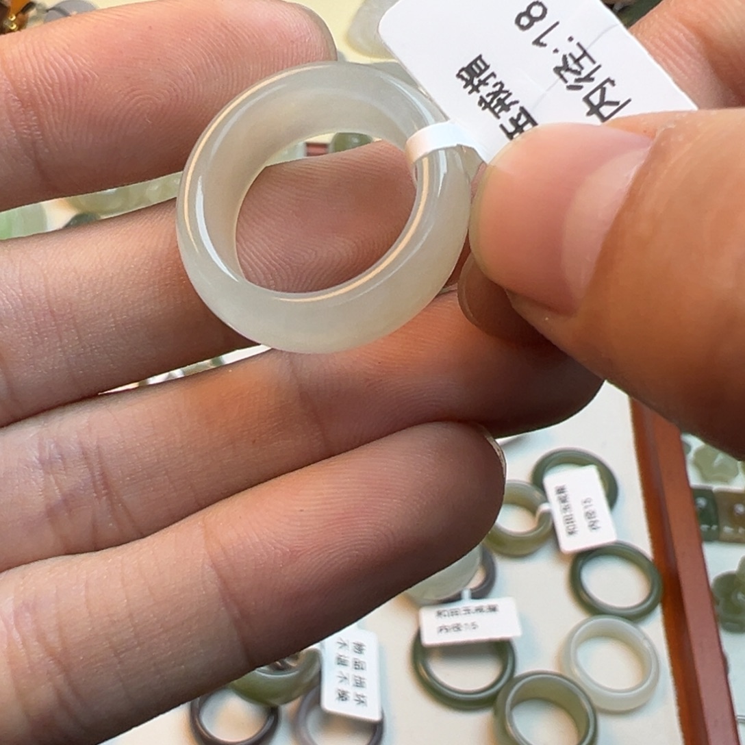 陌***、和田玉未镶嵌手链