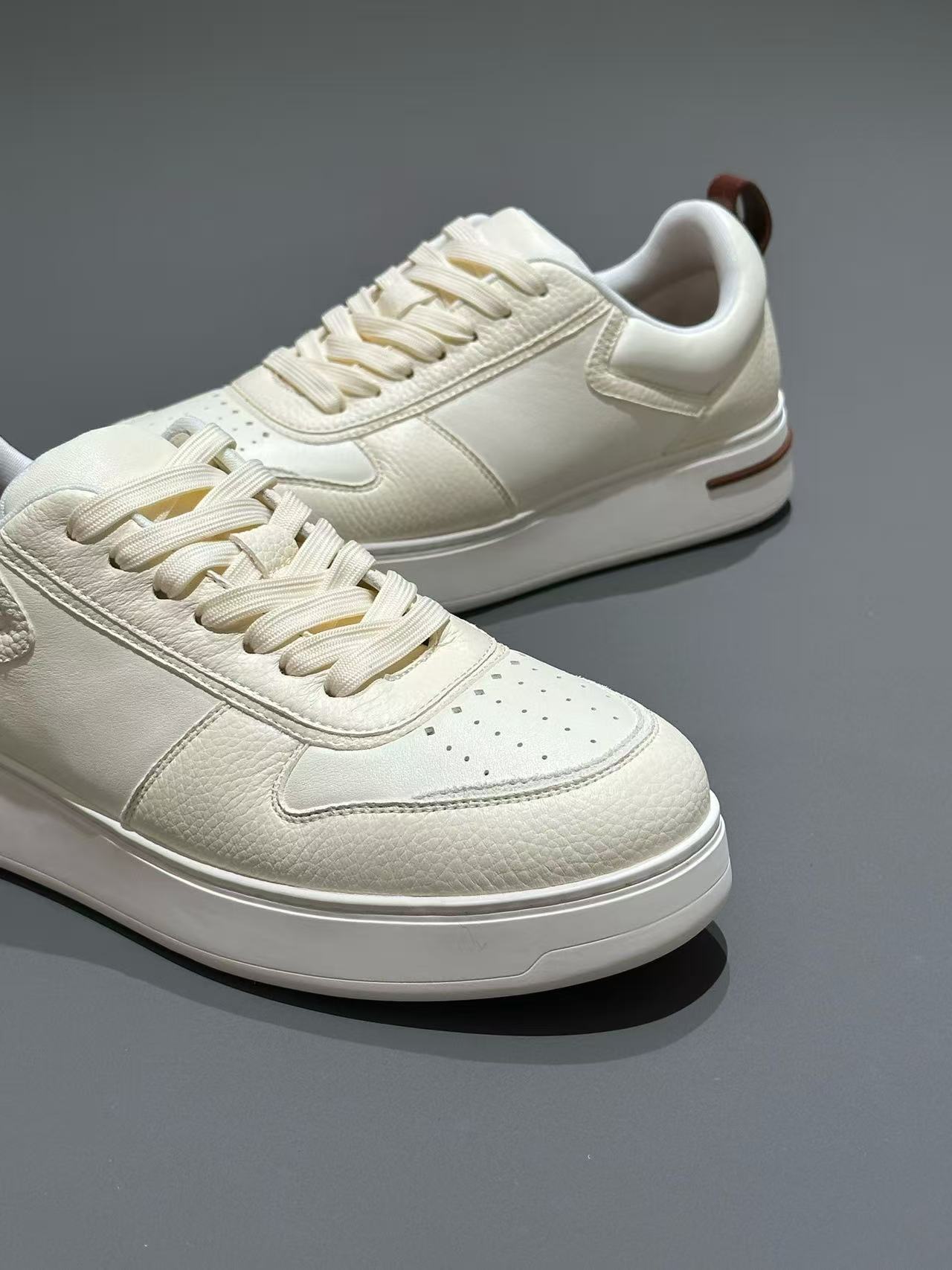 （全新未使用）LP经典运动休闲鹿皮橡胶大底小白鞋