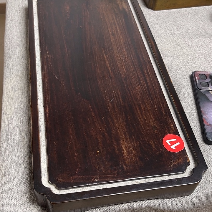 51x25大漆金砖干泡茶台，落款不清晰