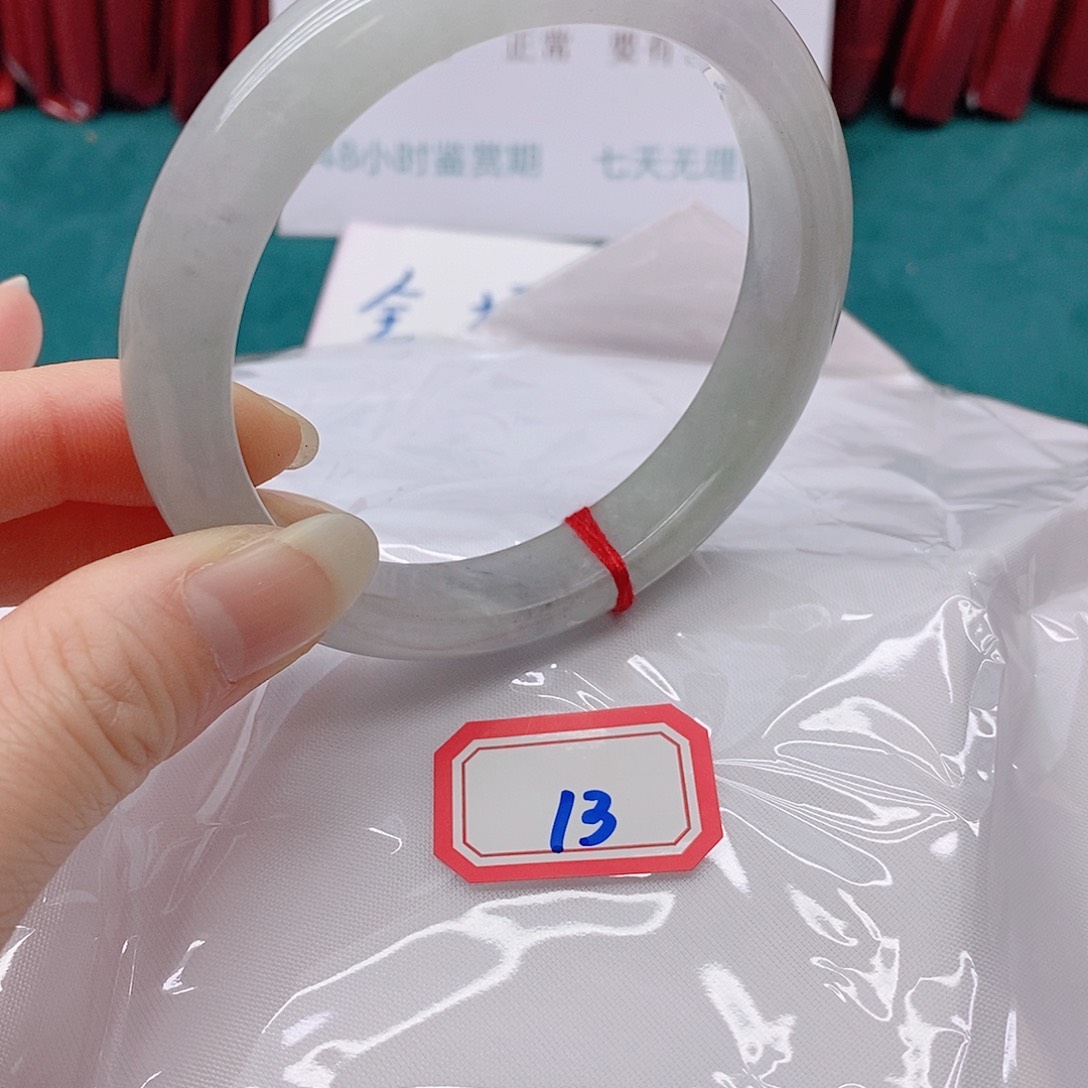 翡翠手镯未镶嵌汤*133333333