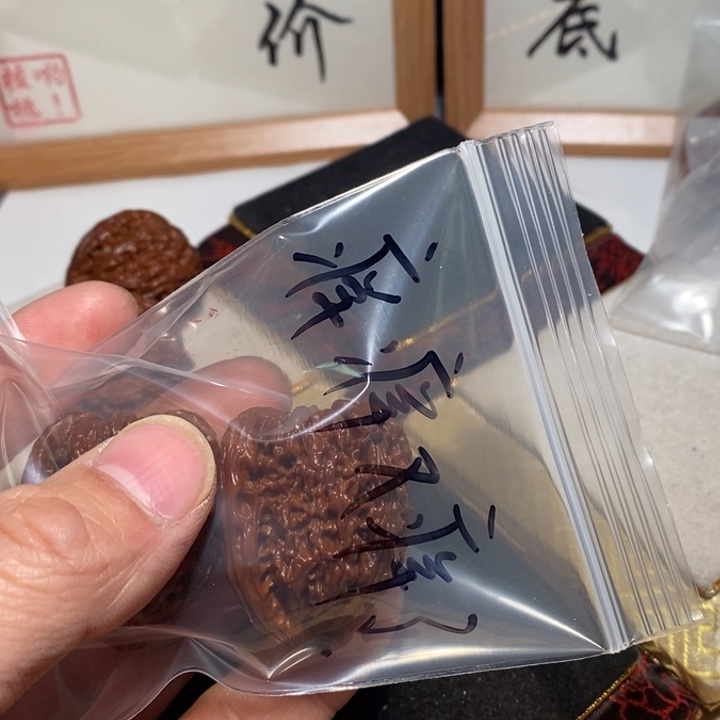 文玩核桃把件痒***了核桃