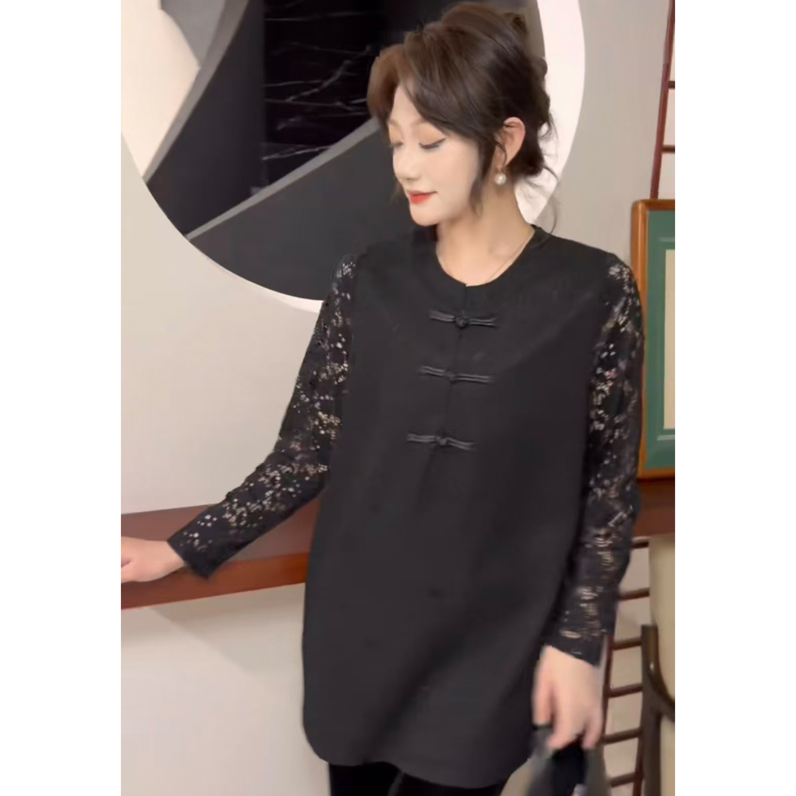 【胡小肥】12蕾丝大码打底衫3085气质显瘦时尚半透长袖秋冬新款内搭