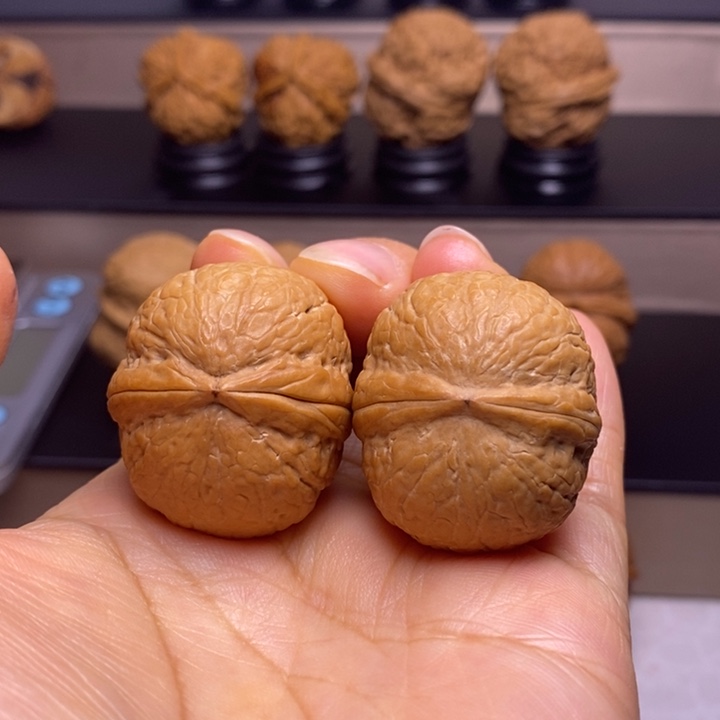 文玩核桃把件碧海龙珠76