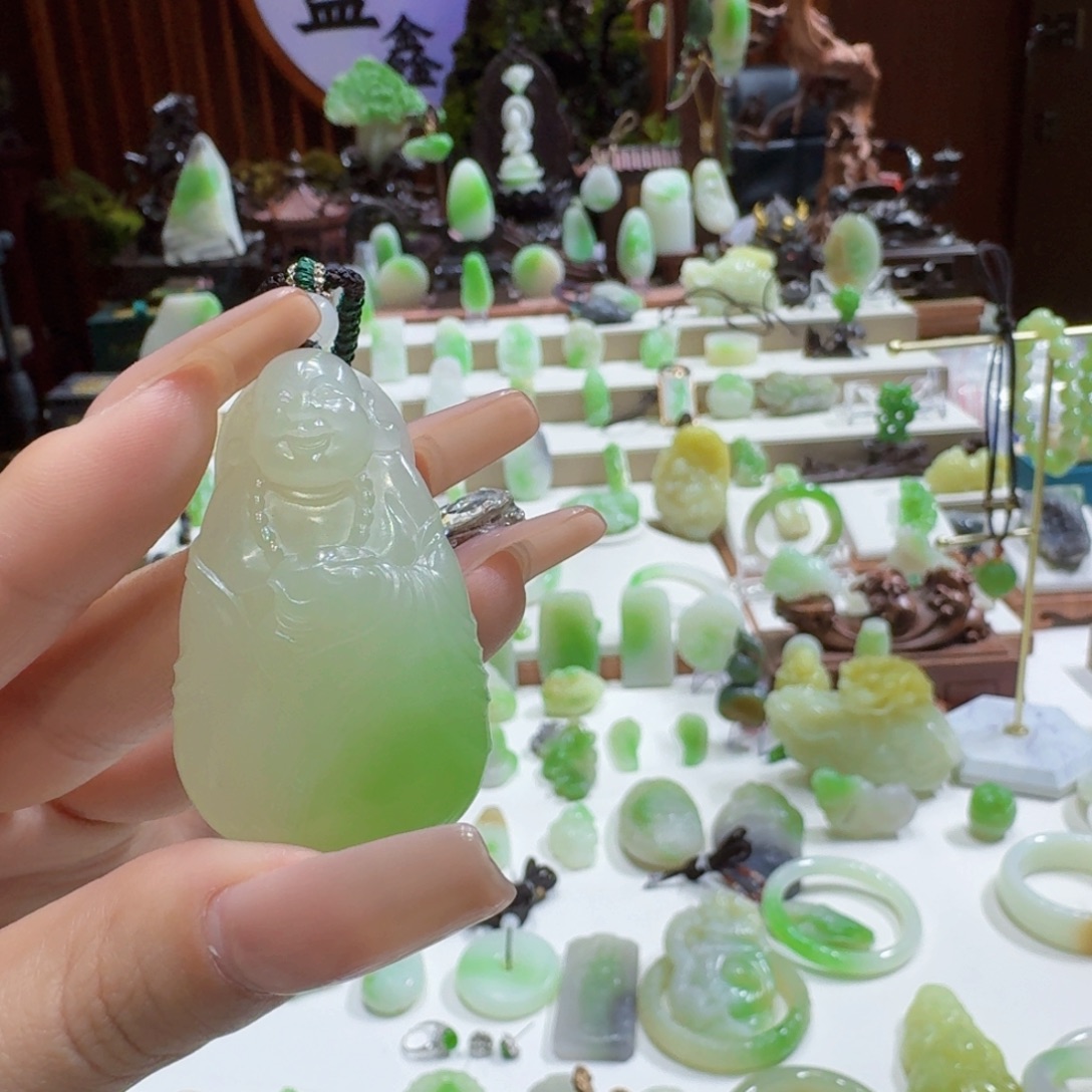 和田玉（翠青玉）未镶嵌颈饰翠青元宝佛