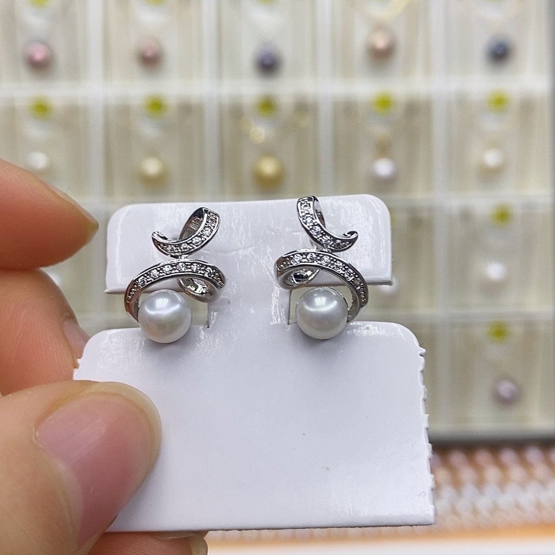 银S925镶嵌淡水珍珠吊坠(赠链)