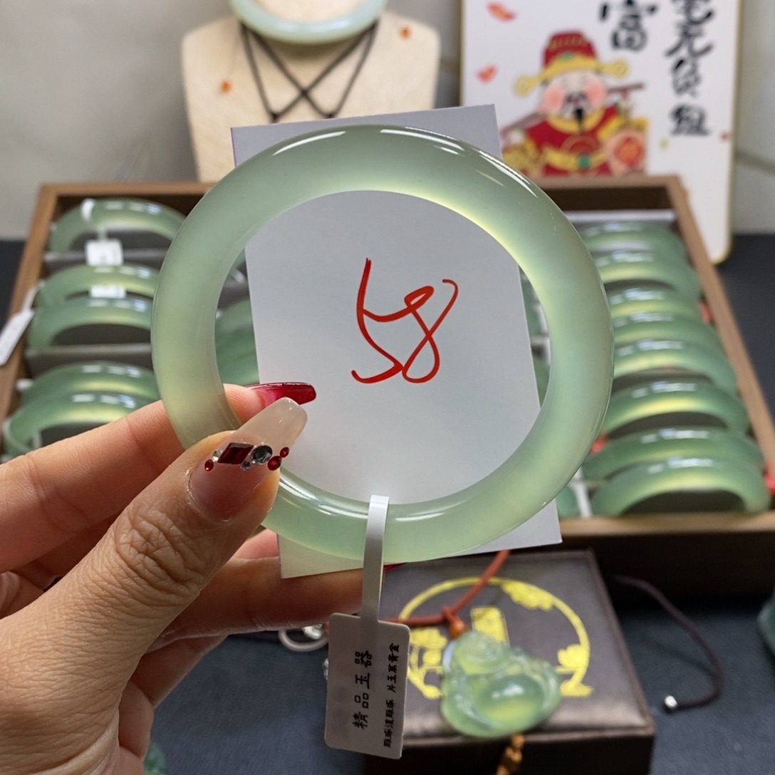 蛇纹石玉手镯未镶嵌