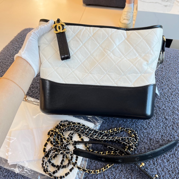 99新 Chanel/香奈儿 27开中号黑白拼色流浪单肩斜挎包