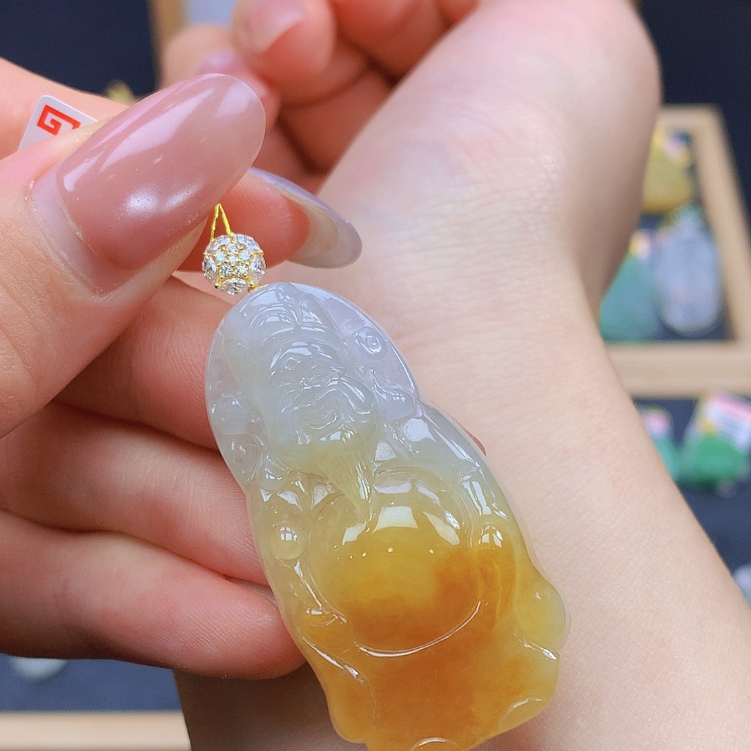 翡翠18K金镶嵌颈饰翡翠