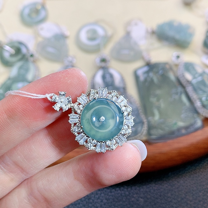 翡翠颈饰银S925镶嵌翡翠