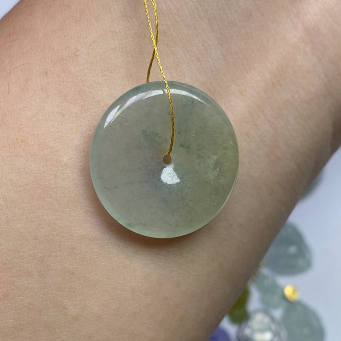 翡翠未镶嵌颈饰平安扣