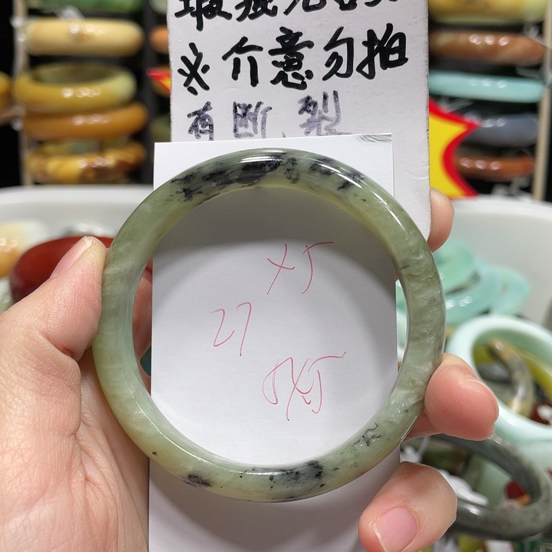 蛇纹石玉手镯未镶嵌