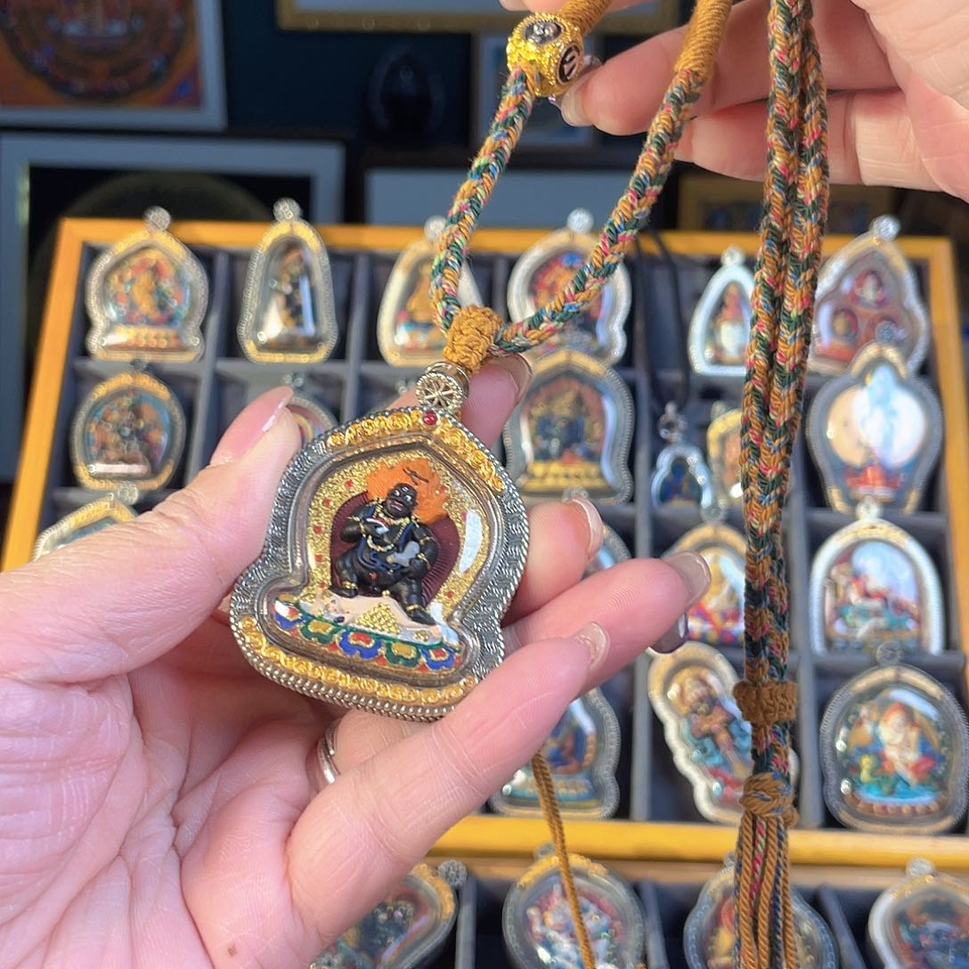 泥塑黑财吊坠藏银外壳有绳