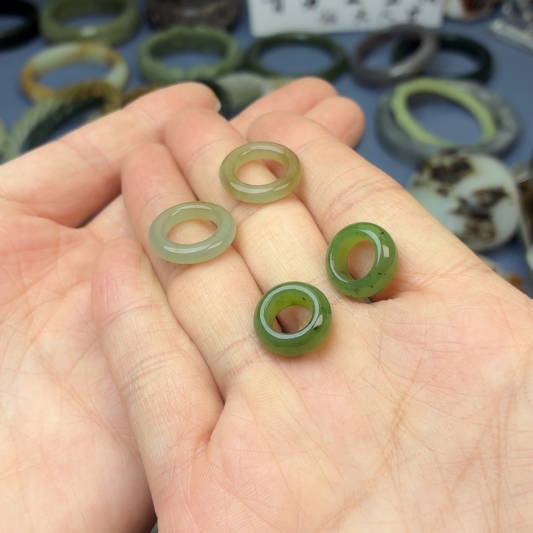 无***漏和田玉未镶嵌颈饰四个