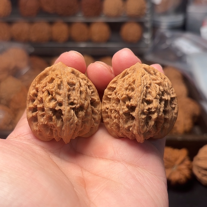 1文玩核桃盘龙虎38-387