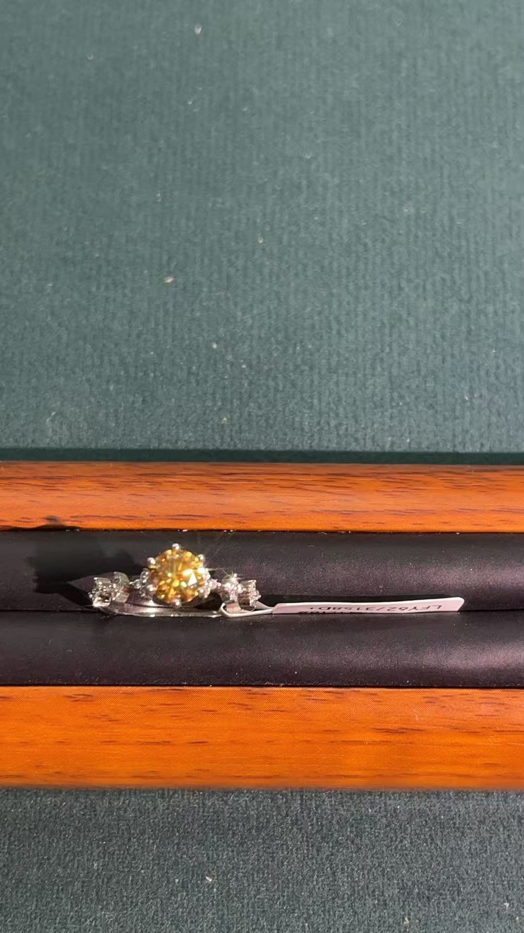 a768黄色期遇六爪戒指多样发