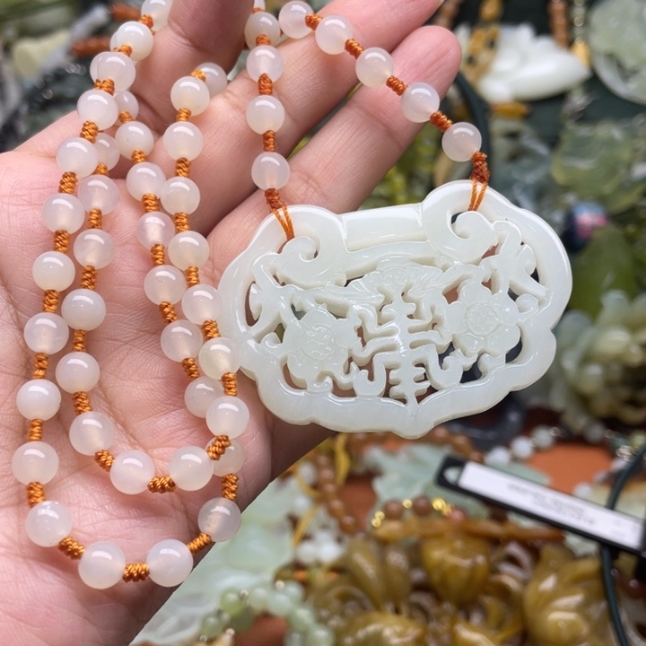 蛇纹石玉吊坠合金