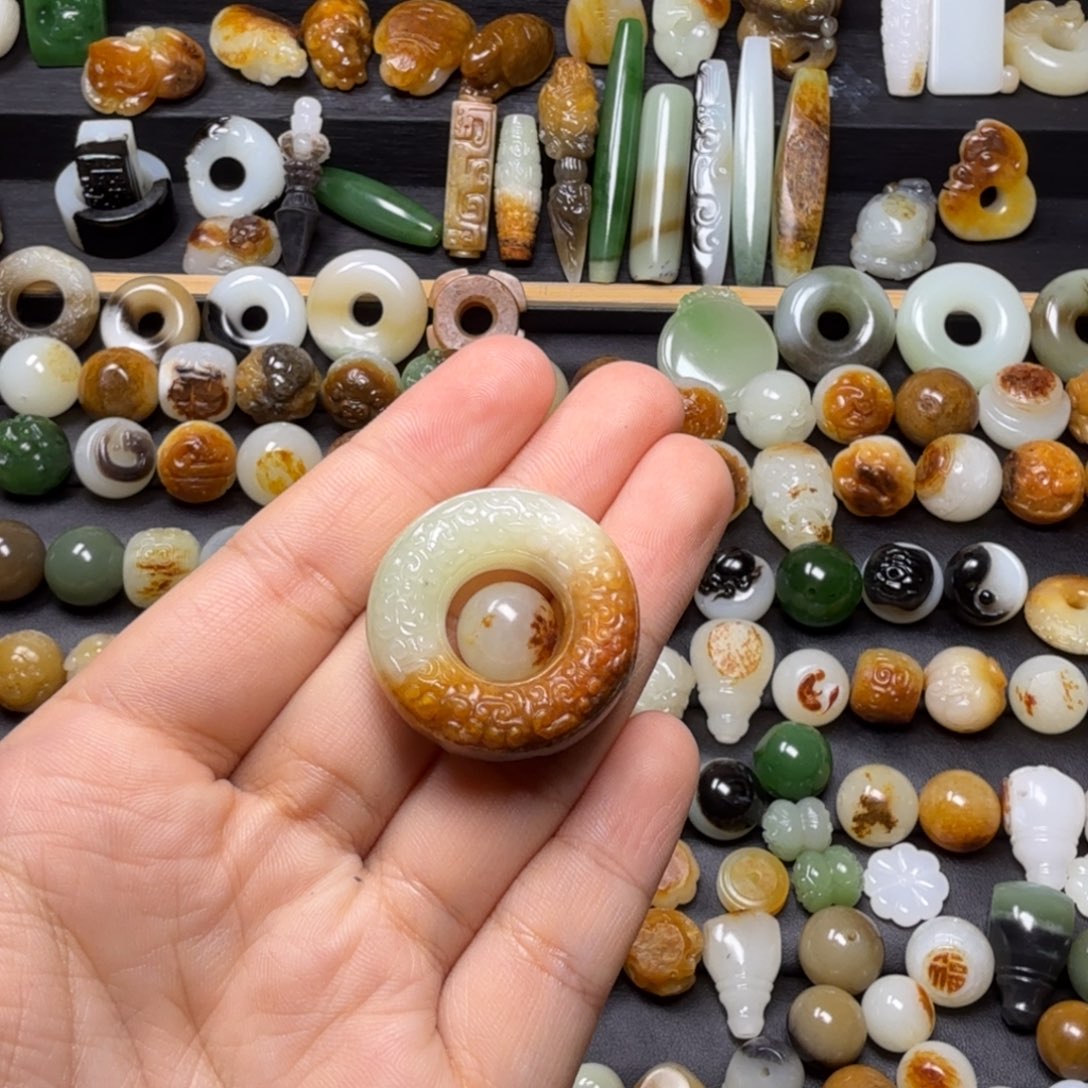 和田玉配饰未镶嵌天**阔