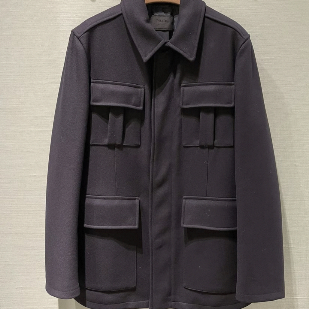 99新 Prada/普拉达 藏蓝色宽松版外套/46码/D02082