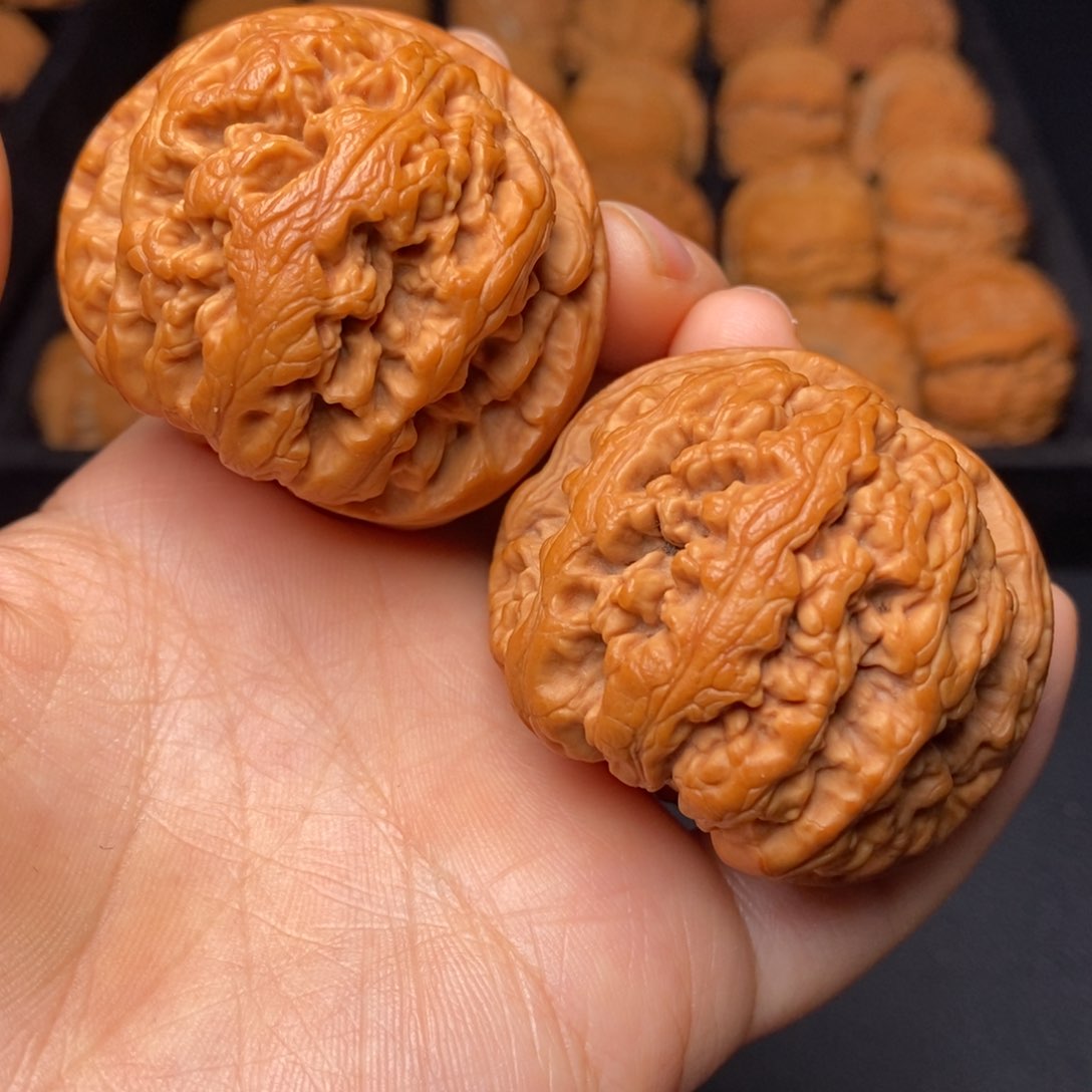 文玩核桃把件秦岭野生核桃