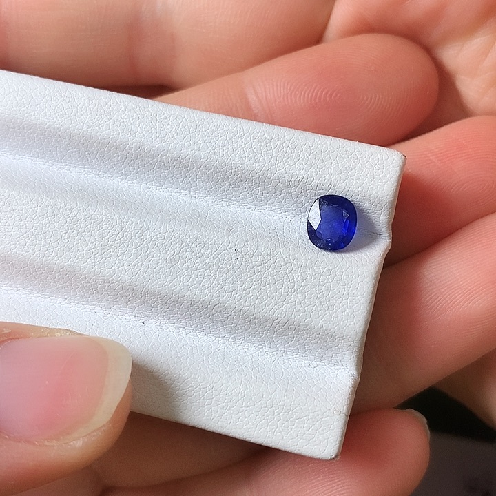 蓝宝石裸石未镶嵌一****?