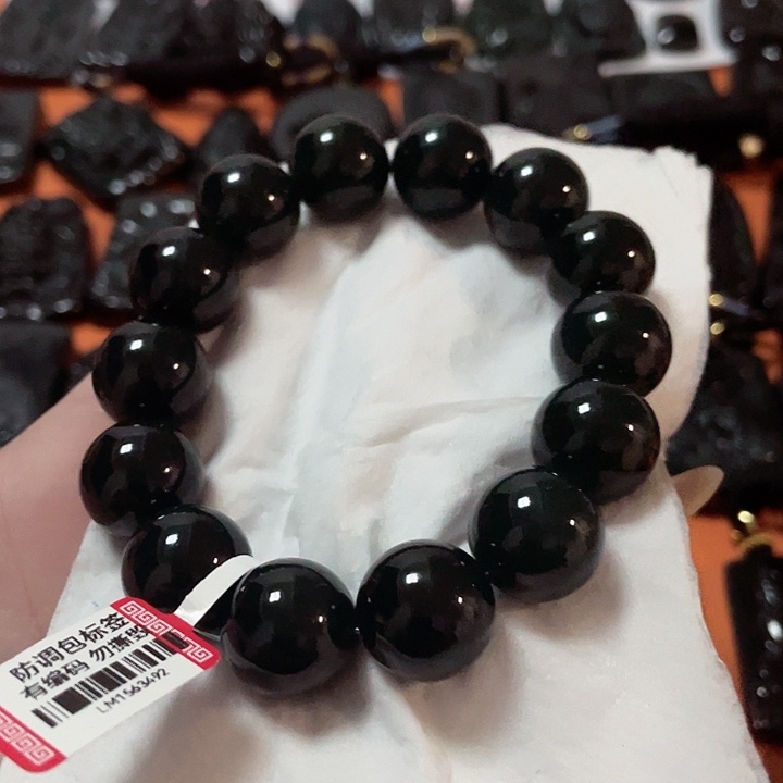 翡翠颈饰未镶嵌云*风