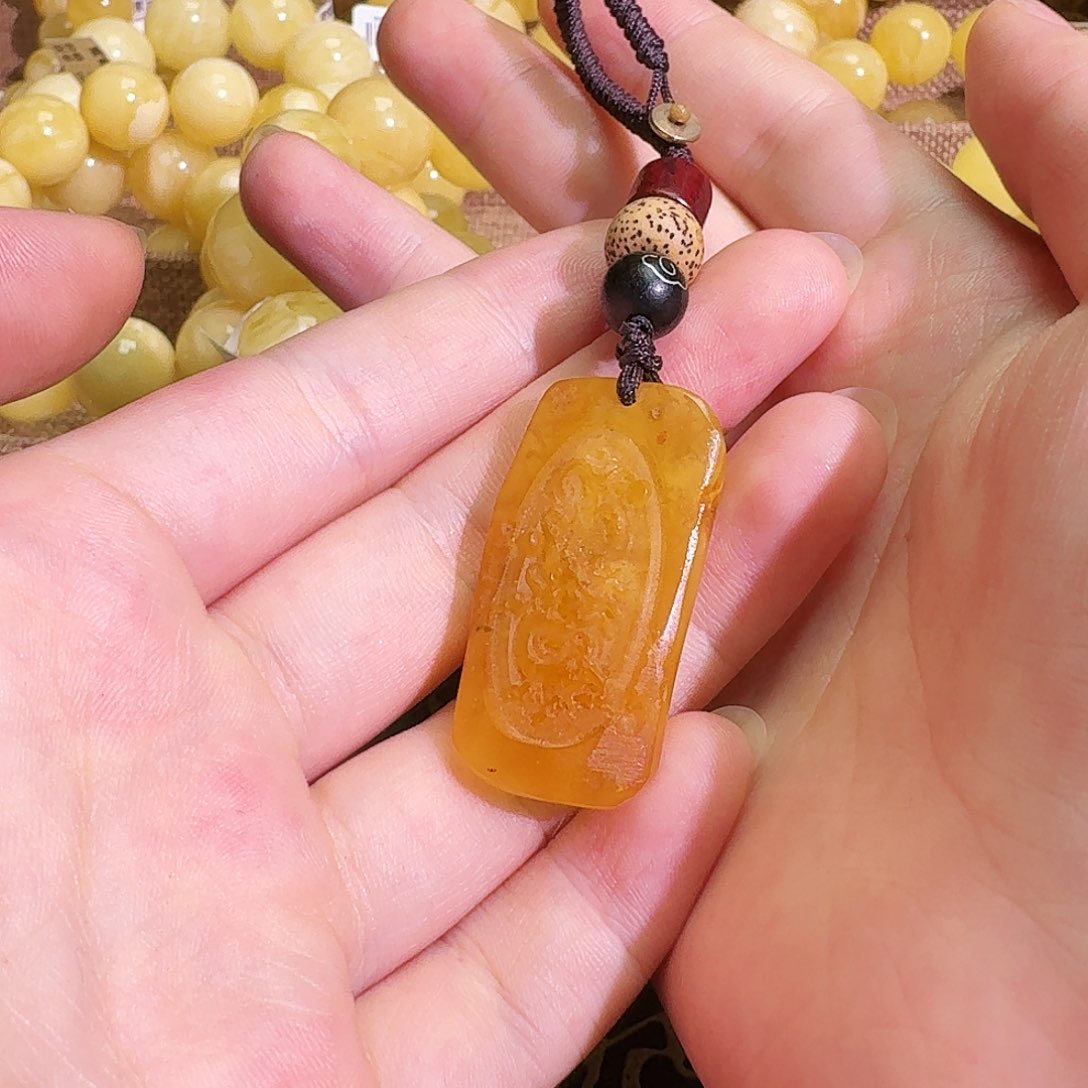 未镶嵌颈饰琥珀挂件