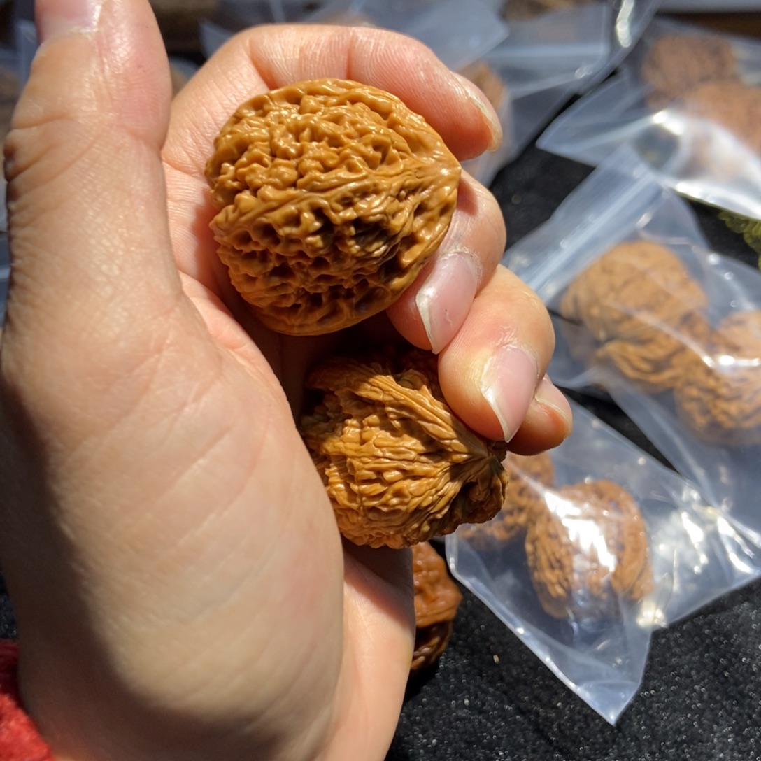 文玩核桃吊坠南疆核桃83