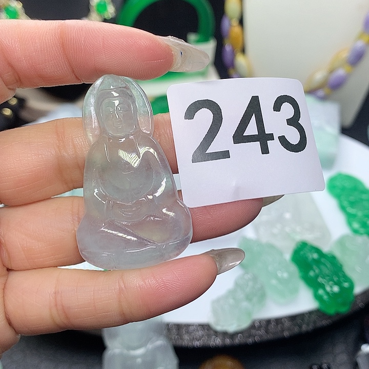 翡翠吊坠(赠链)未镶嵌