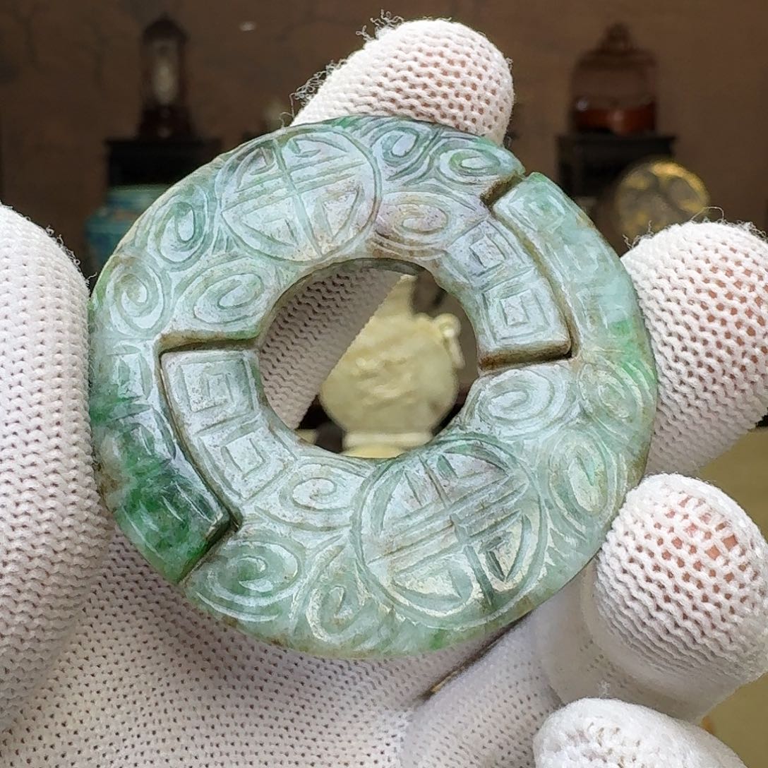 翡翠颈饰未镶嵌啊*