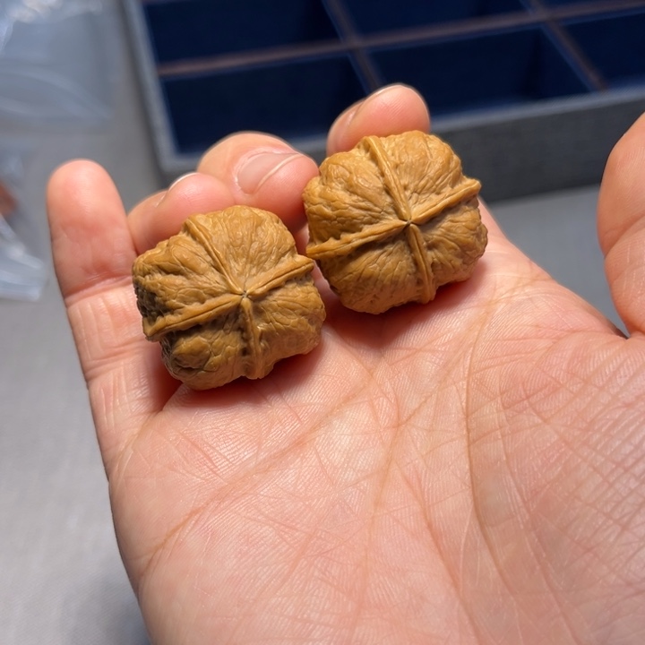 文玩核桃把件四棱425