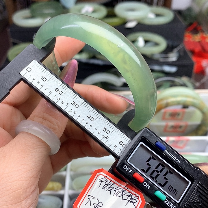 蛇纹石玉手镯未镶嵌867