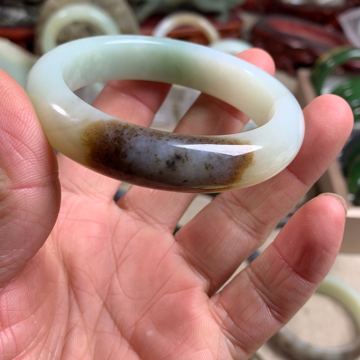 A***n和田玉（糖玉）未镶嵌手镯