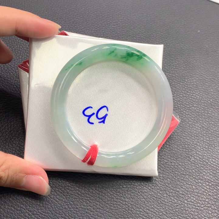 翡翠手镯未镶嵌翡翠