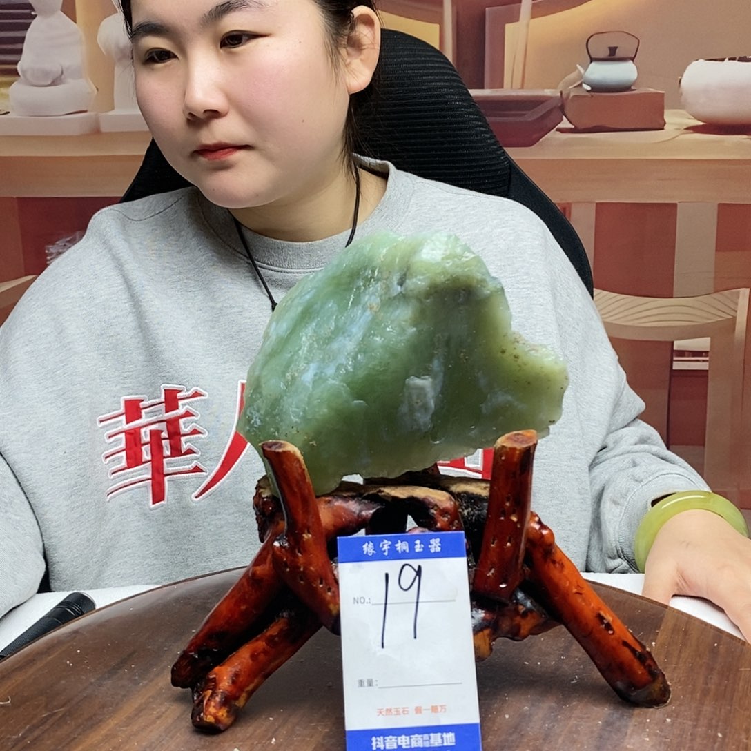 蛇纹石玉原石未镶嵌