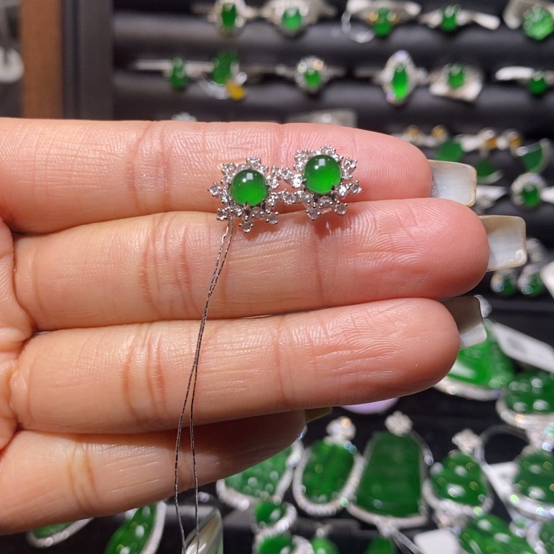 翡翠耳饰18K金镶嵌蛋面耳钉