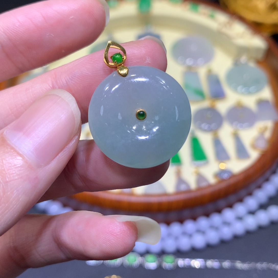 翡翠吊坠(不含链)18K金镶嵌