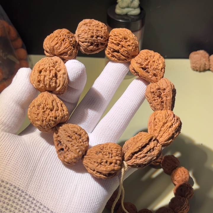 手串文玩核桃…………1