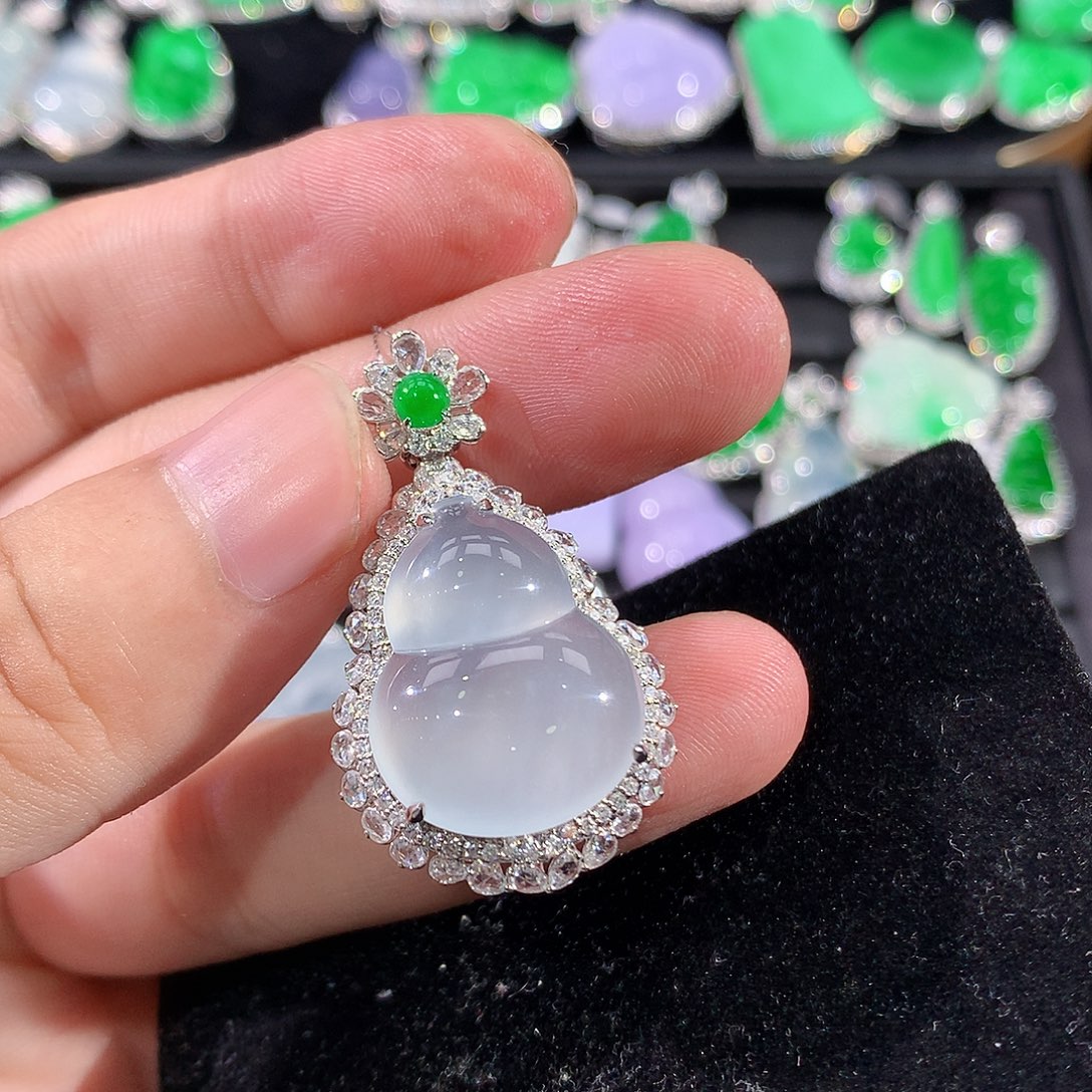 翡翠18K金镶嵌颈饰