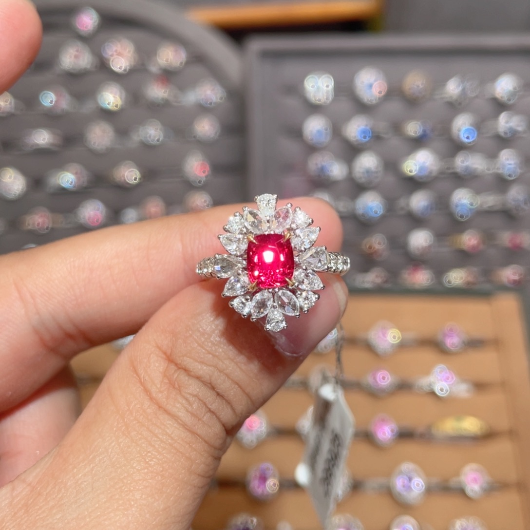 尖晶石戒指18K金镶嵌1.28ct 绝地