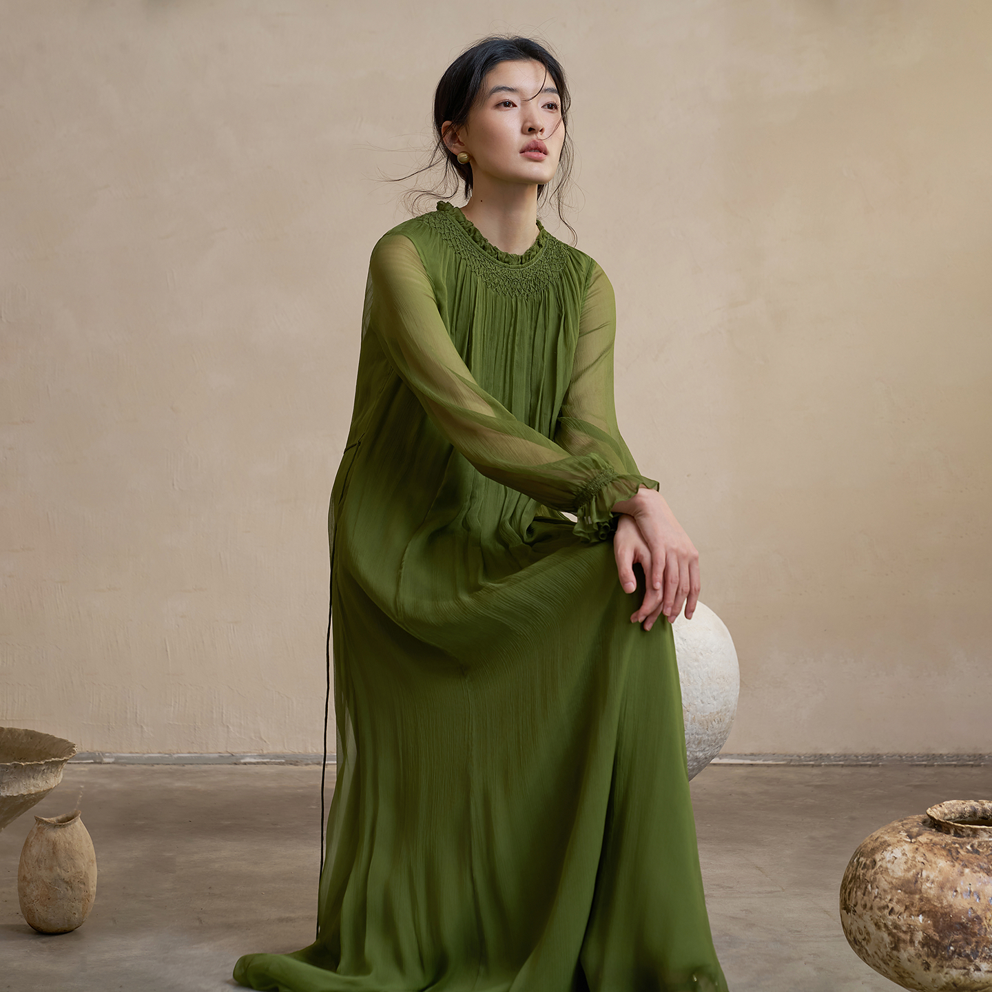 生活在左真丝桑蚕丝连衣裙女配腰带宽松仙气2026早春新款绿色长裙