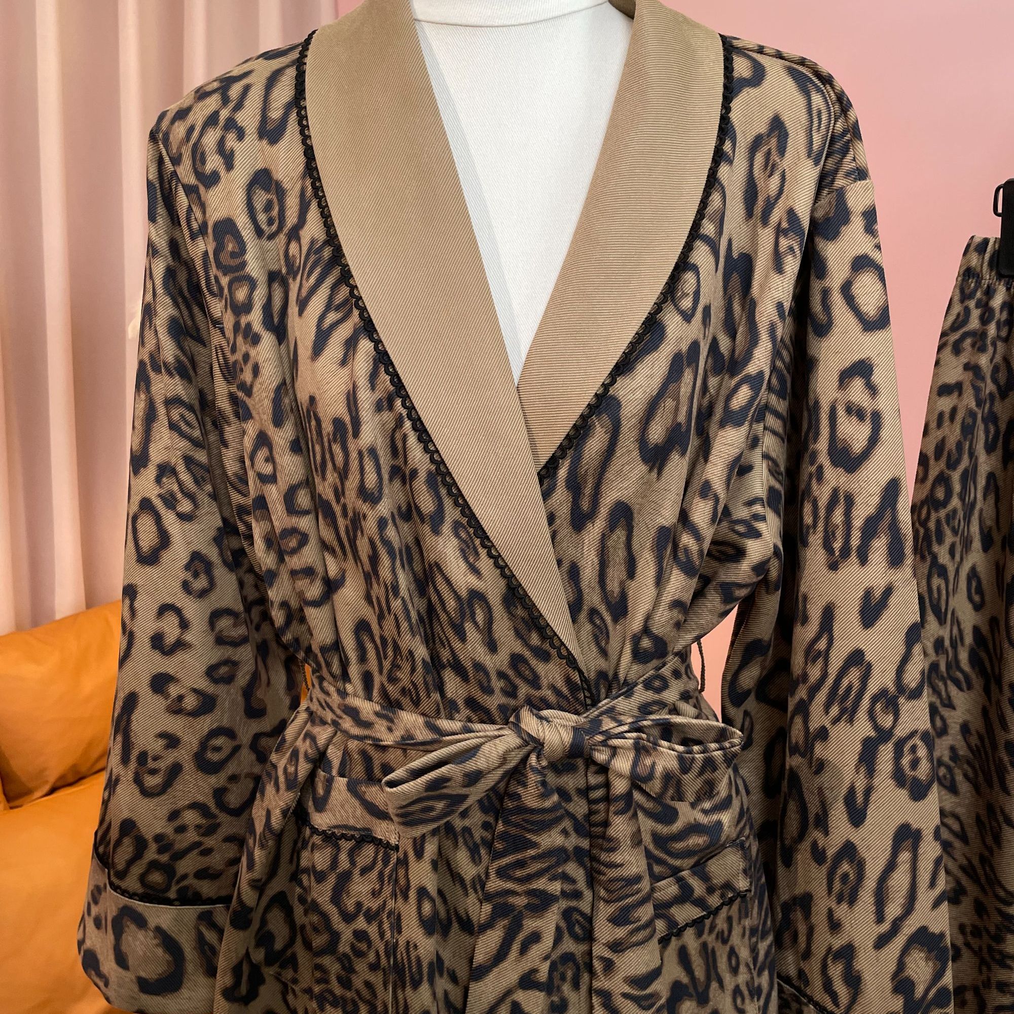 【90040】秋冬款复古带有野性感麂皮绒豹纹时尚休闲百搭轻奢家居服