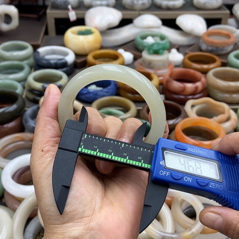 【闪购商品】石英质玉手镯57未镶嵌